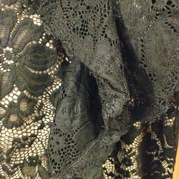Thalia Sodi Black lace with Cream underlayer - Picture 8 of 9